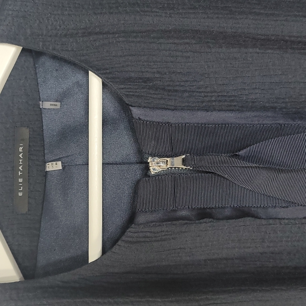 Elie Tahari Navy zippered front mixed media jacket with chain hem - Picture 2 of 8